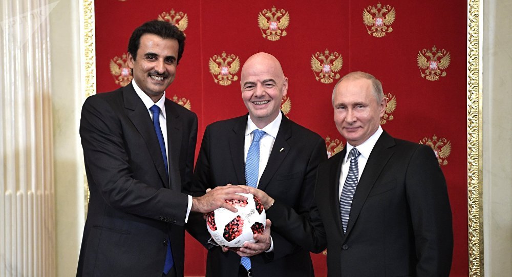 روسیه میزبانی جام جهانی 2022 را به قطر تحویل داد (+عکس)