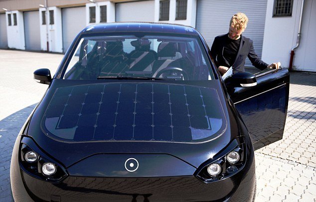 خودرویی با سقف خورشیدی (+عکس)