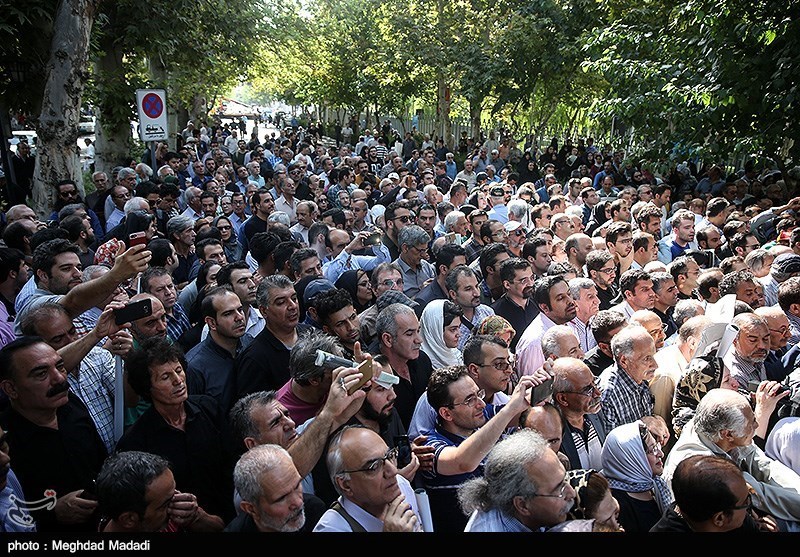 حواشی زشت مراسم تشییع و تدفین عزت‌الله انتظامی (+عکس)