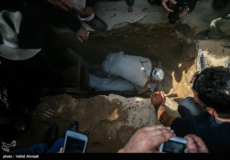حواشی زشت مراسم تشییع و تدفین عزت‌الله انتظامی (+عکس)