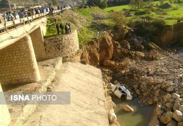 سقوط پراید به زیر پل در چرام (+عکس)