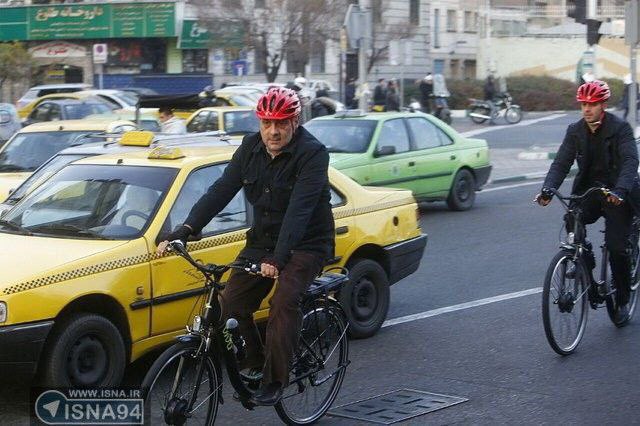 شهردار تهران با دوچرخه به سرکار رفت! (+عکس)