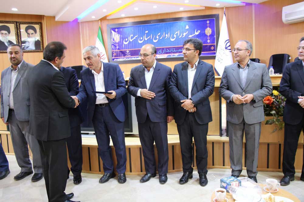 ​بانک صادرات استان سمنان در زمینه رفع موانع تولید رتبه برتر را کسب کرد