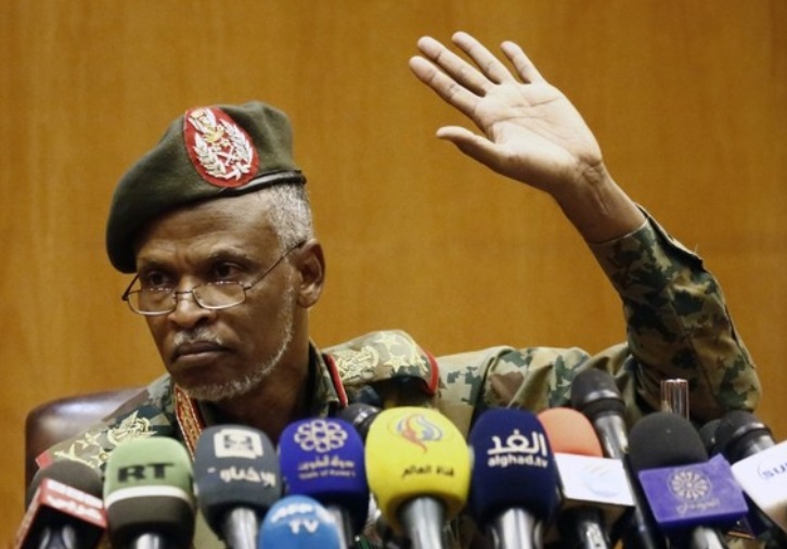 ارتش: عمر البشیر در سودان محاکمه می شود / کودتا نکردیم