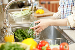 سبزیجات و میوه ها را با مایع ظرفشویی نشورید