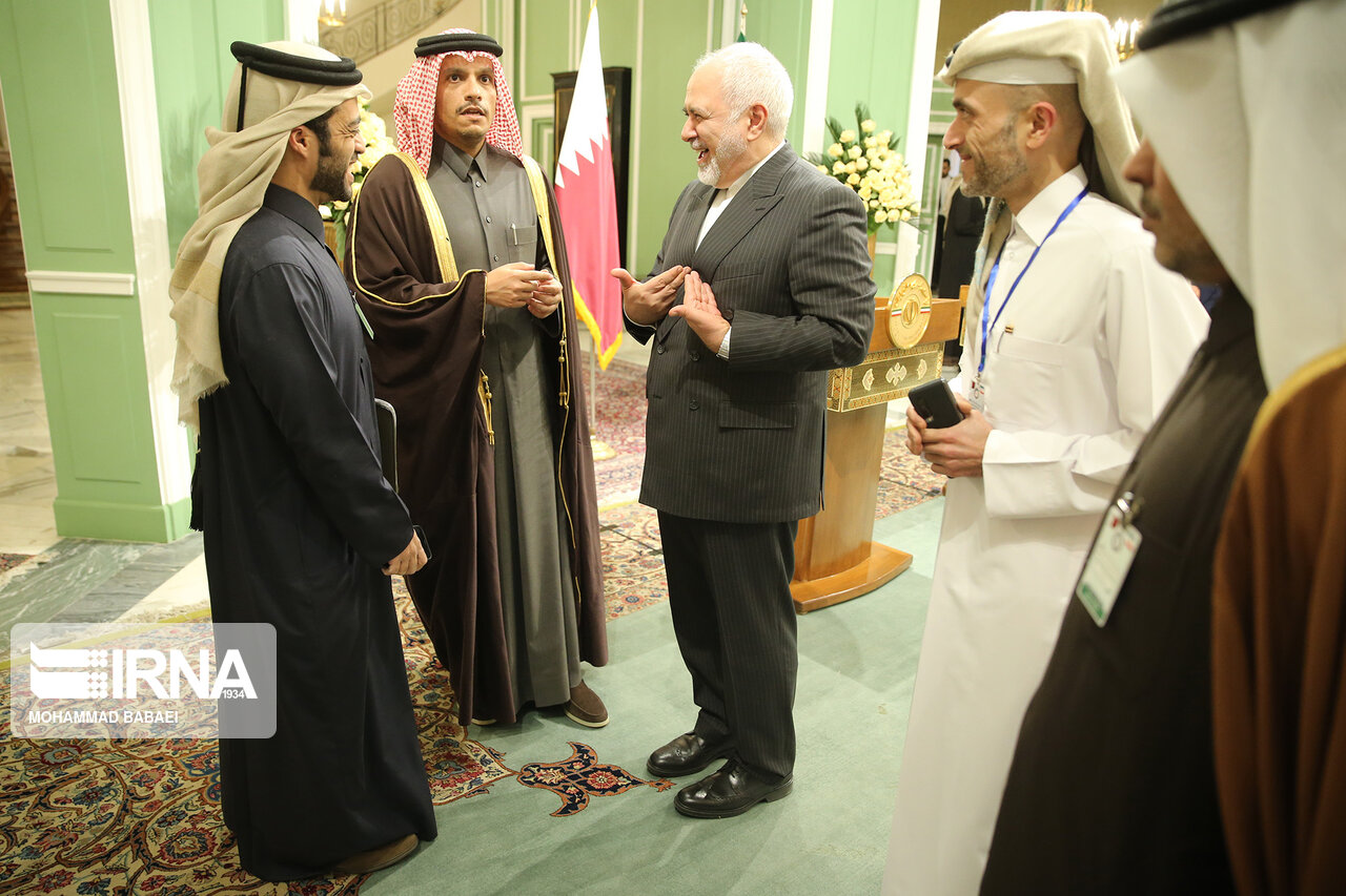خوش و بش ظریف در نشست مطبوعاتی روحانی با امیر قطر (+عکس)