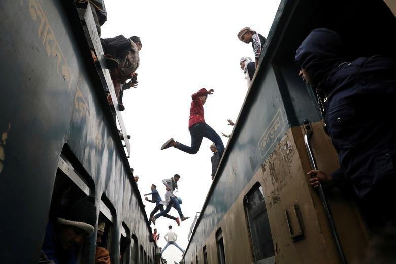عوض کردن قطار به روش بنگلادشی‌ها (+عکس)