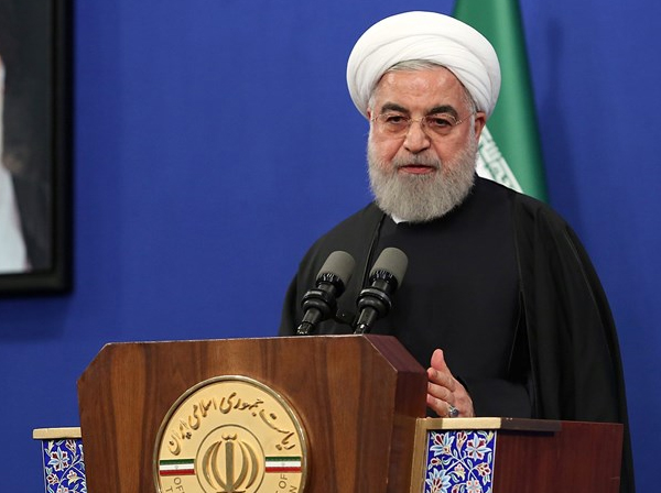 روحانی: خرده فرمایش‌های برخی درباره وعده های دولت منطقی نیست / قول‌های انتخاباتی را در شرایط صلح دادیم؛ اما بعد وارد یک جنگ شدیم