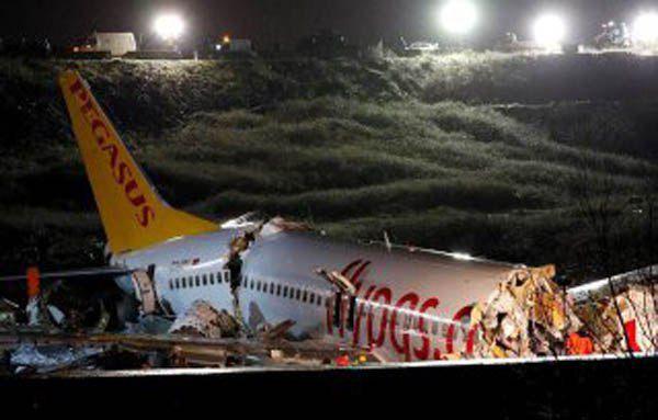 عکسی از سانحه سقوط هواپیما در صبیحه گوکچن استانبول
