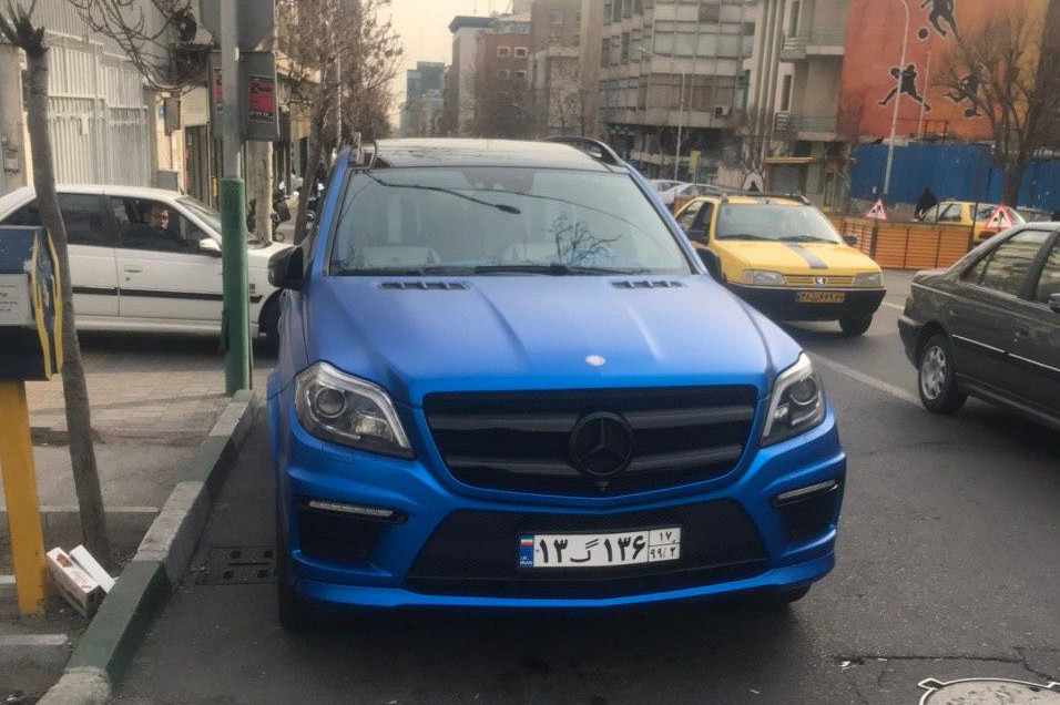 خودروی لاکچری بنز در خیابان‌های تهران!