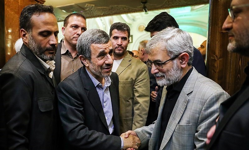 محمود احمدی نژاد در مراسم ختم علی الهام برادر غلامحسین الهام (+عکس)