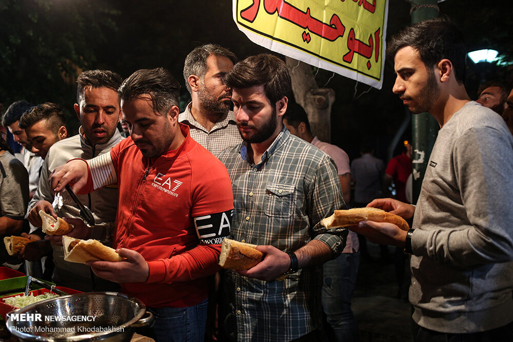 کوچه فلافلی ها در شب های رمضان در بازار تهران (+عکس)