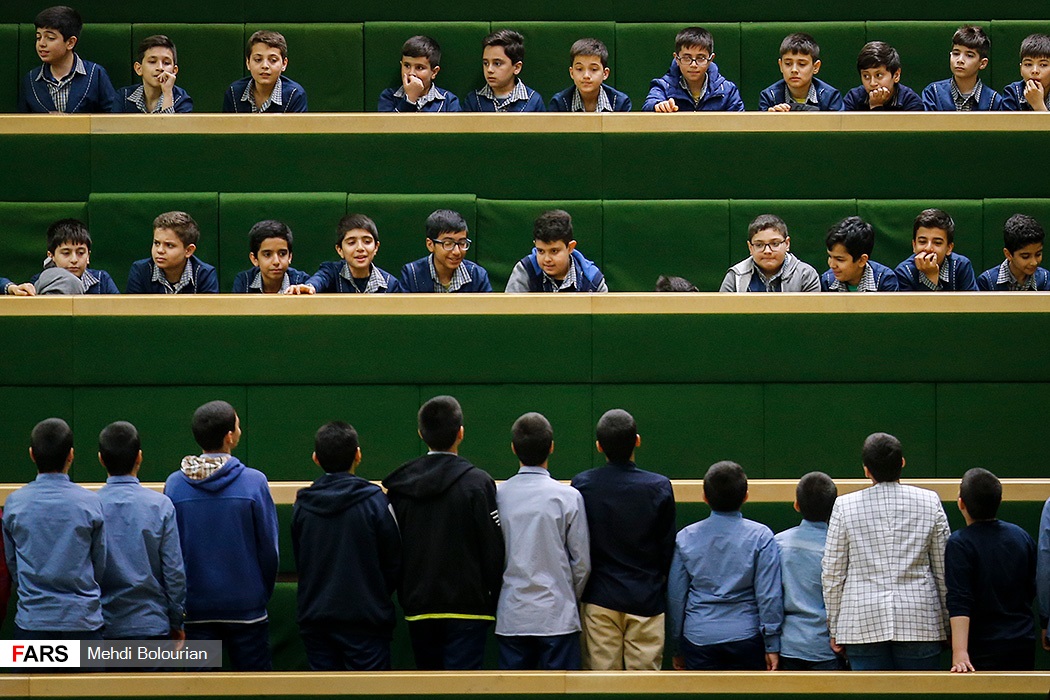 دانش آموزان مجلسي! (+عکس)