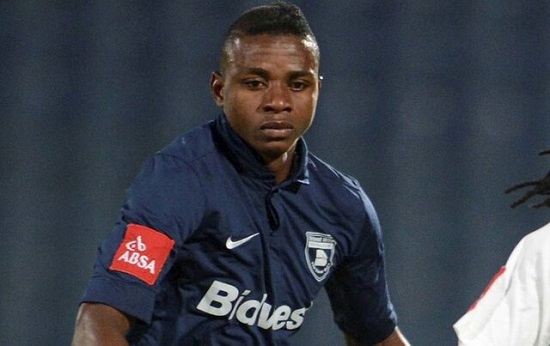 مرگ یک فوتبالیست در جریان بازی(+عکس) مرگ یک فوتبالیست در جریان بازی(+عکس)