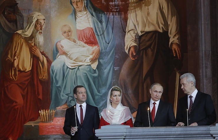 پوتین، مدودف و همسرش در مراسم عید پاک (+عکس)