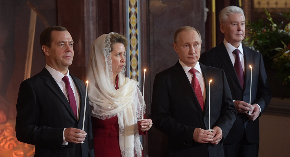پوتین، مدودف و همسرش در مراسم عید پاک (+عکس)