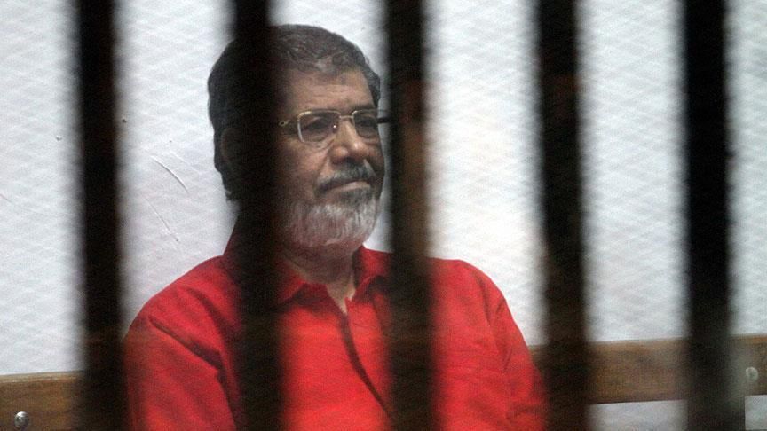 محمد مرسی در دادگاه درگذشت (+عکس)