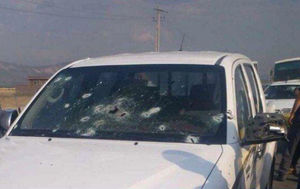 خودروی پاسدارانی که در پیرانشهر مورد حمله تروریستی قرار گرفت (+عکس)