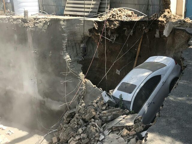 ریزش یک ساختمان در خیابان طالقانی تهران/ فوت یک زن (+عکس)