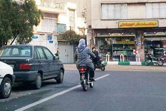 اعتراض پلیس به حکم دیوان درباره گواهینامه موتور سیکلت زنان