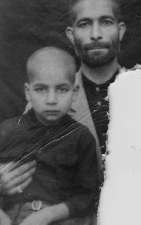 حسن روحانی در دوران کودکی در کنار پدر (+عکس)