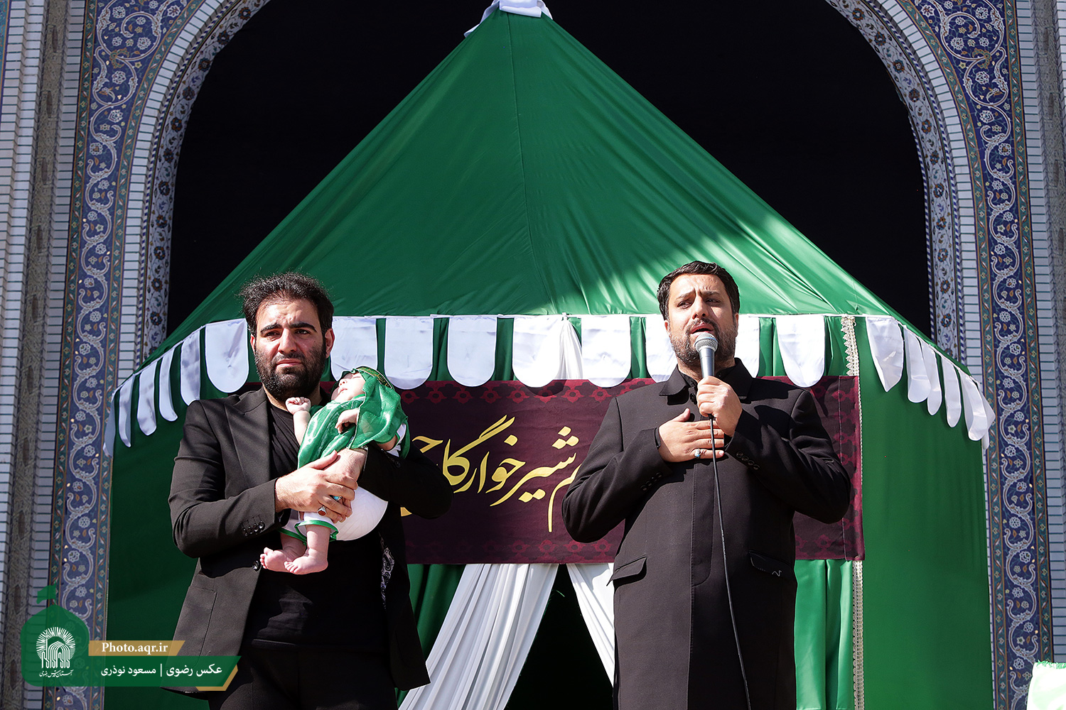 بزرگترین محفل شیرخوارگان حسینی در حرم رضوی برگزار شد.