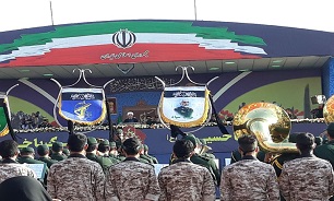 روحانی: ما مرد ایستادگی هستیم/ رونمایی از سامانه توپخانه‌ای «حائل»/ حضور فرماندهان ارشد نظامی