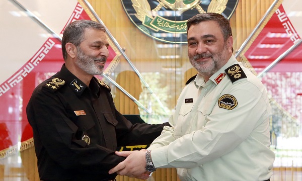 فرمانده کل ارتش هفته نیروی انتظامی را به فرمانده ناجا تبریک گفت