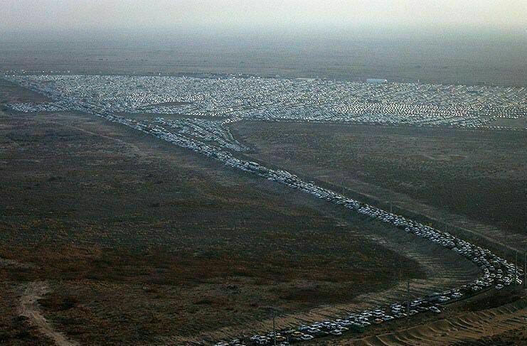 نمایی دیدنی از پارکینگ اربعین در مهران و سیل حضور مردم (+عکس)
