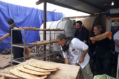 پخت روزانه نان برای پذیرایی از زائرین اربعین در کربلا