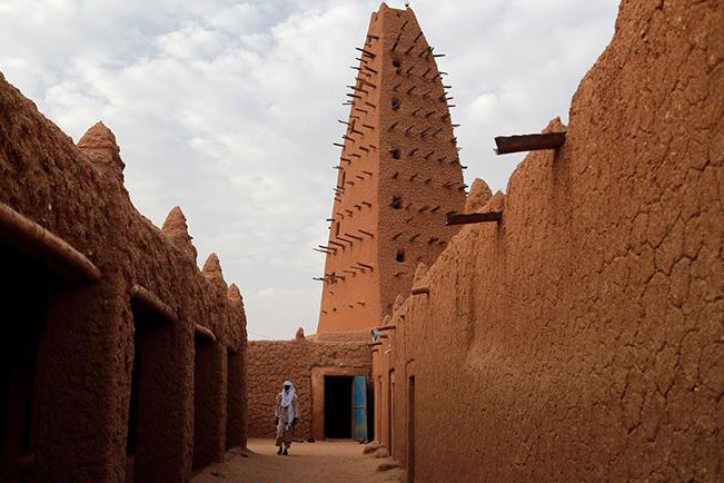 نمایی از مسجد قدیمی شگفت انگیز اغادیز واقع در نیجر (+عکس)