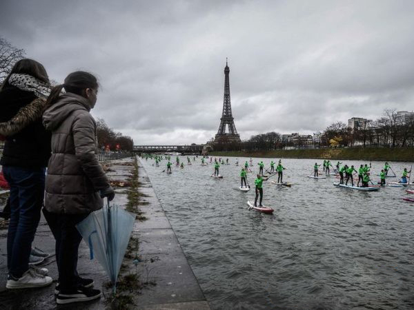 مسابقه پاروزنی 1000 نفری در پاریس (+عکس)