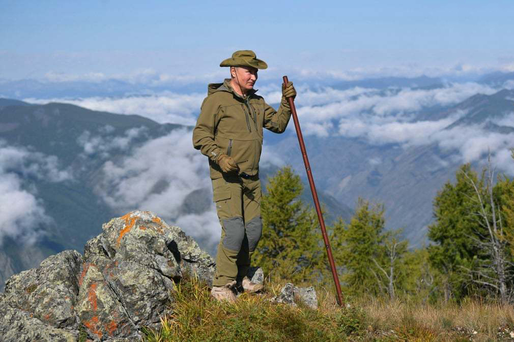 سفر ولادیمیر پوتین رئیس جمهور روسیه در آستانه سالروز تولد خود به جنگل های تایگا (+عکس)