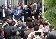 روحانی در روستای زلزله‌زده‌ دستجرد: ‌به همه وعده‌ها‌‌ عمل می‌کنیم / دستور به بنیاد مسکن برای رسیدگی به زلزله‌زدگان