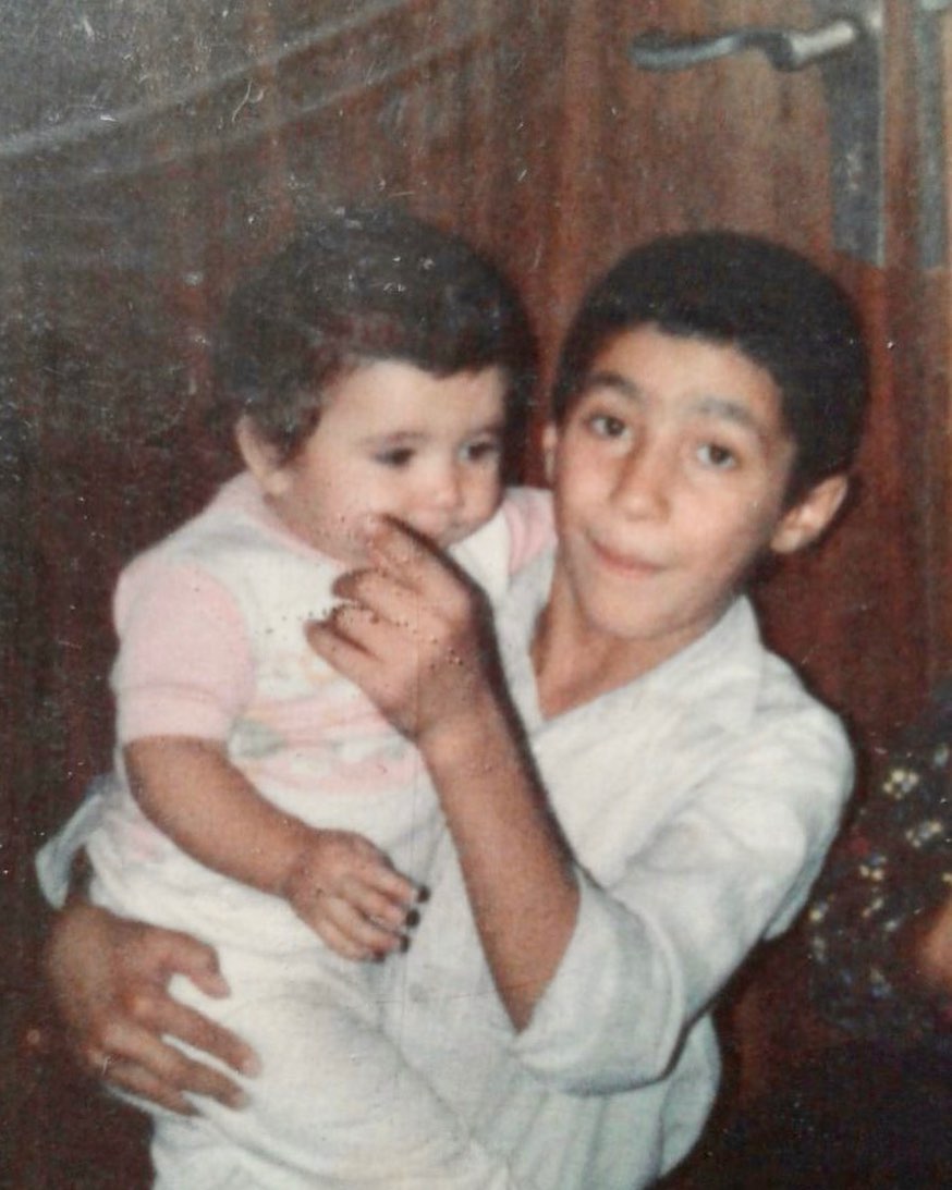 عکس قدیمی هادی کاظمی و برادر کوچکش