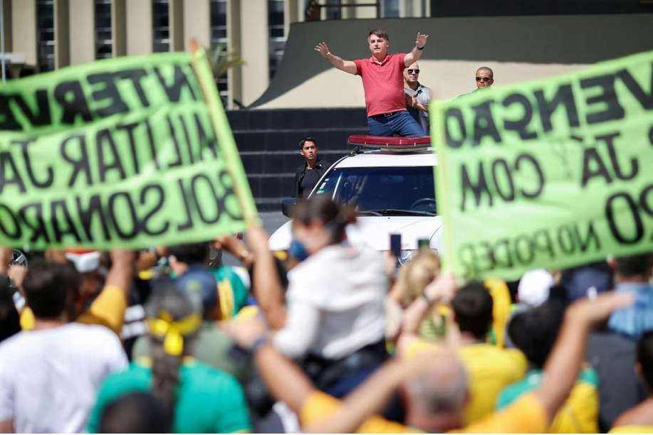حرکت عجیب رئیس جمهور برزیل در روزهای کرونایی! (+عکس)