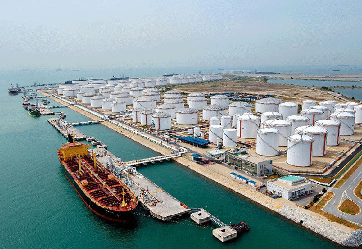 تمدید تحریم ها تاثیری بر صادرات نفت ایران ندارد/ احتمال افزایش قیمت نفت تا 50 دلار