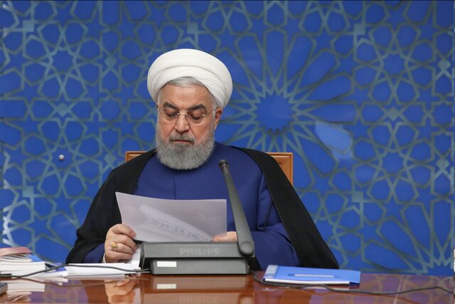 روحانی: بانک مرکزی متخلفان ارزی را به مردم معرفی کند