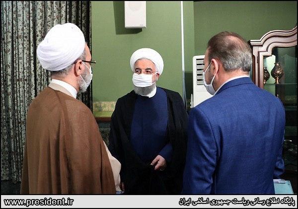 بالاخره روحانی هم ماسک زد! (+عکس)