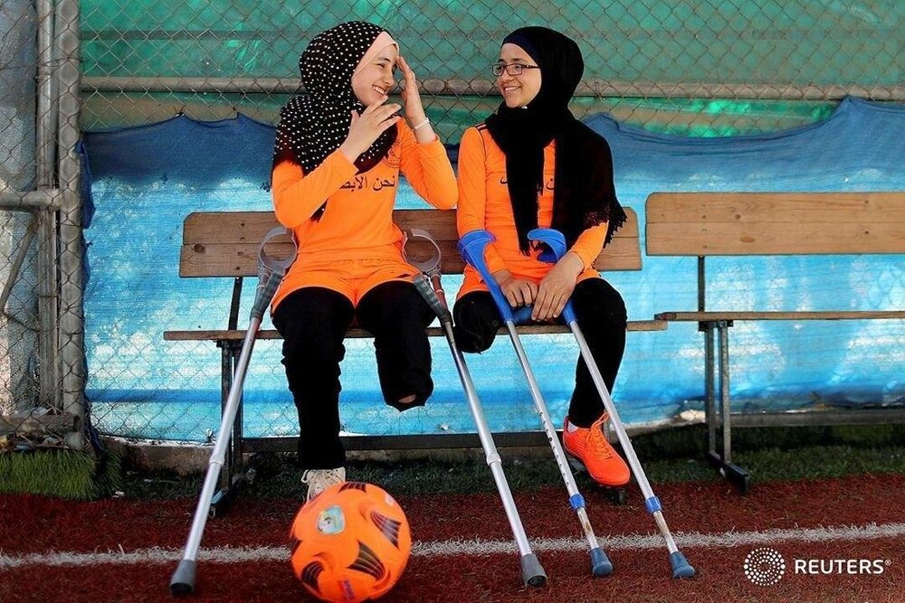 فوتبال بدون پای دختران فلسطینی (+عکس)