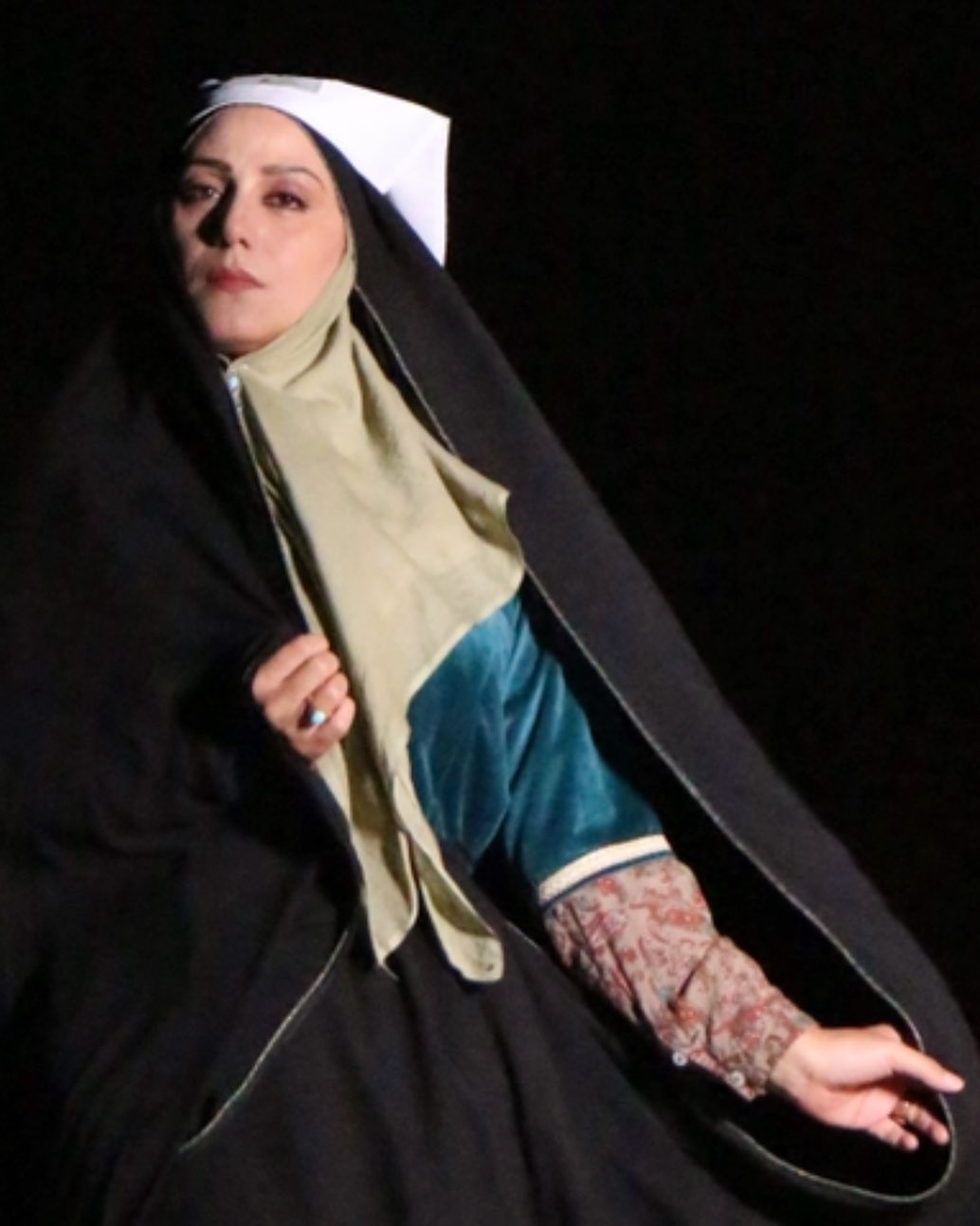 شبنم مقدمی با پوشش زن قجری (+عکس)