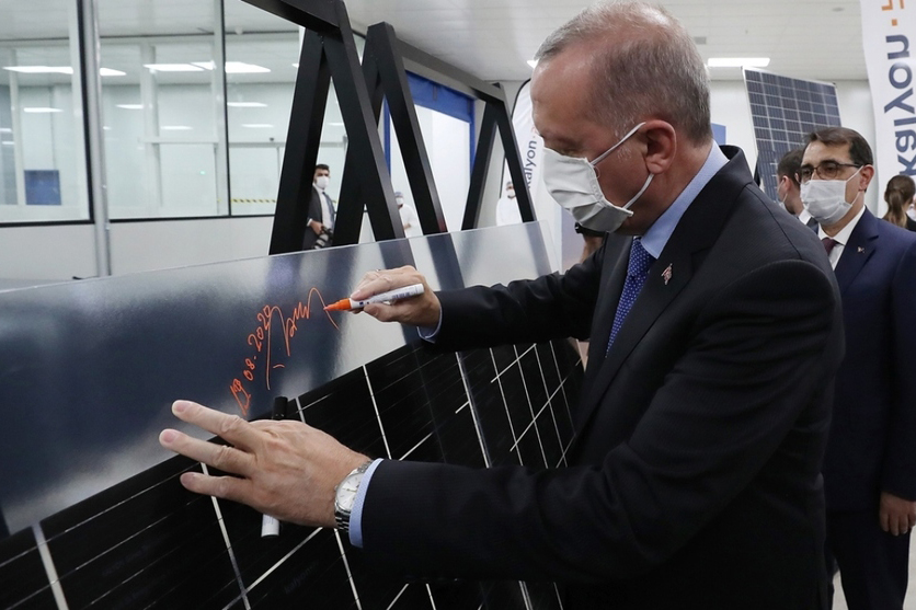 افتتاح بزرگترين کارخانه تولید پنل خورشیدی توسط رجب طیب اردوغان + عكس