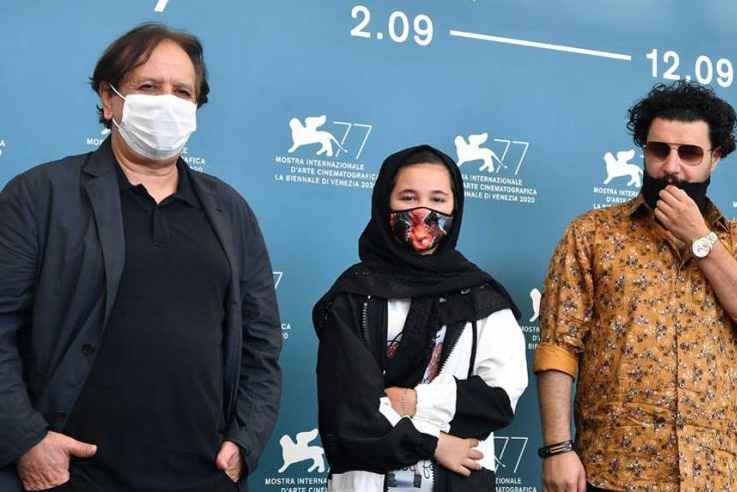 تقدیر از جواد عزتی و مجید مجیدی روی سن جشنواره ونیز + عکس