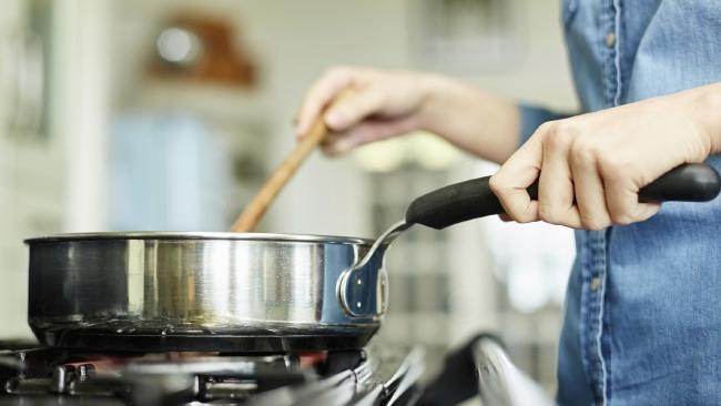 5 اشتباه رایج در آشپزی که عامل سرطان است