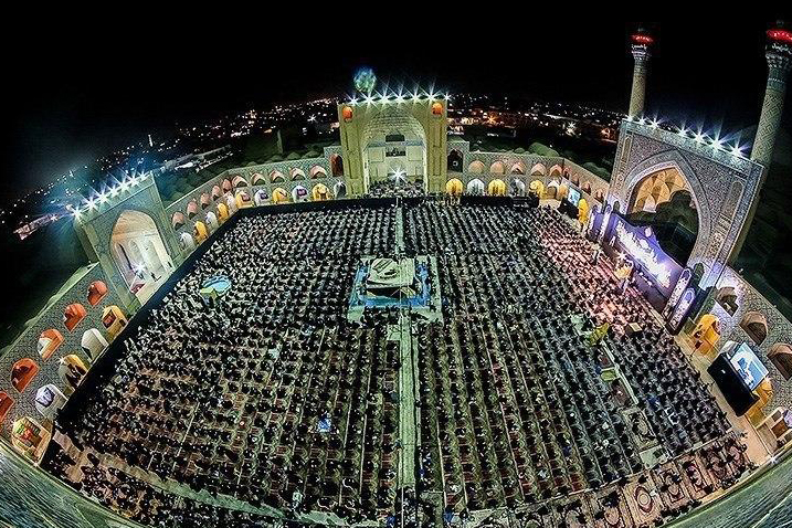 عکسی دیدنی از عزاداری مردم اصفهان در مسجد جامع این شهر