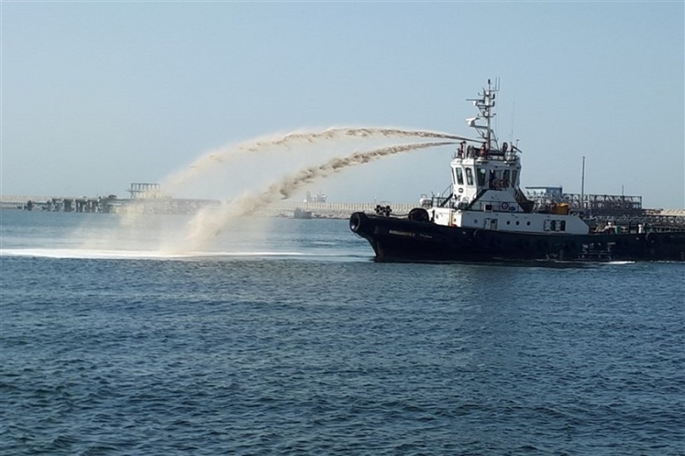 مهار لکه‌های نفتی در خلیج فارس با ورود دستگاه قضایی/ دستورات لازم برای اعزام شناور‌های مخصوص به محل آلودگی صادر شد