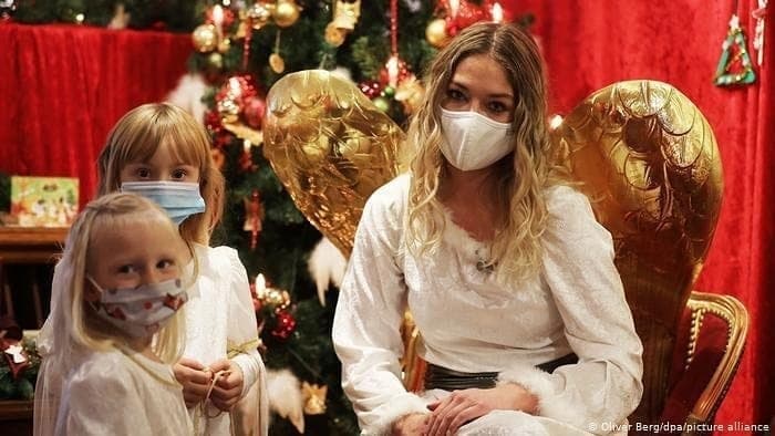 فرشته‌ی کریسمسی که ویروس کرونا را نابود می‌کند +عکس