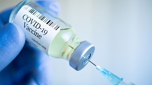 وزیر بهداشت: کرونا حداقل ۳ سال گرفتارمان می‌کند و هر ۶ ماه یکبار باید واکسن بزنیم