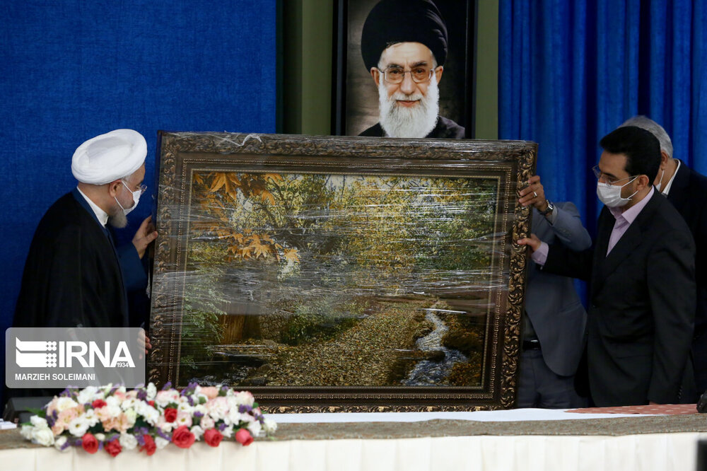 یک هدیه برای حسن روحانی در آخرین روزهای دولت (عکس)