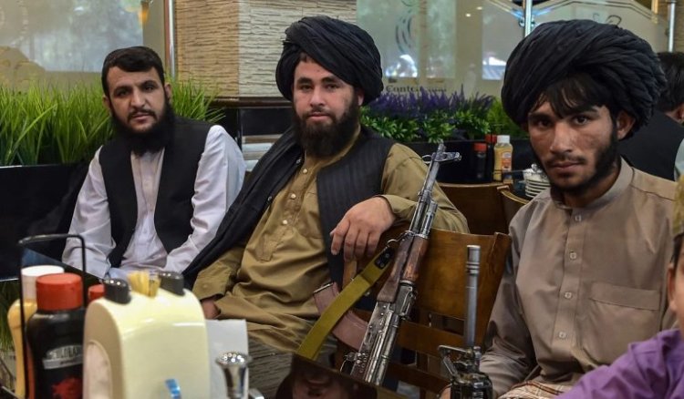 صیانت طالبان از مردم به غذا خوردن هم رسید!(عکس)